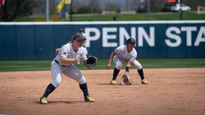 Emily Maddock getting into defensive position