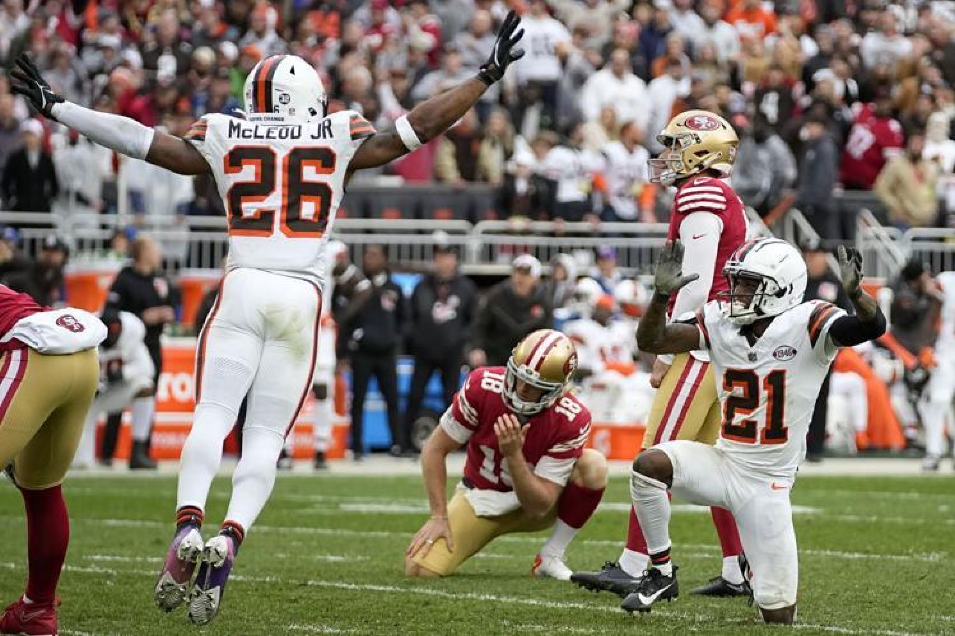 Browns Celebrate Missed FG