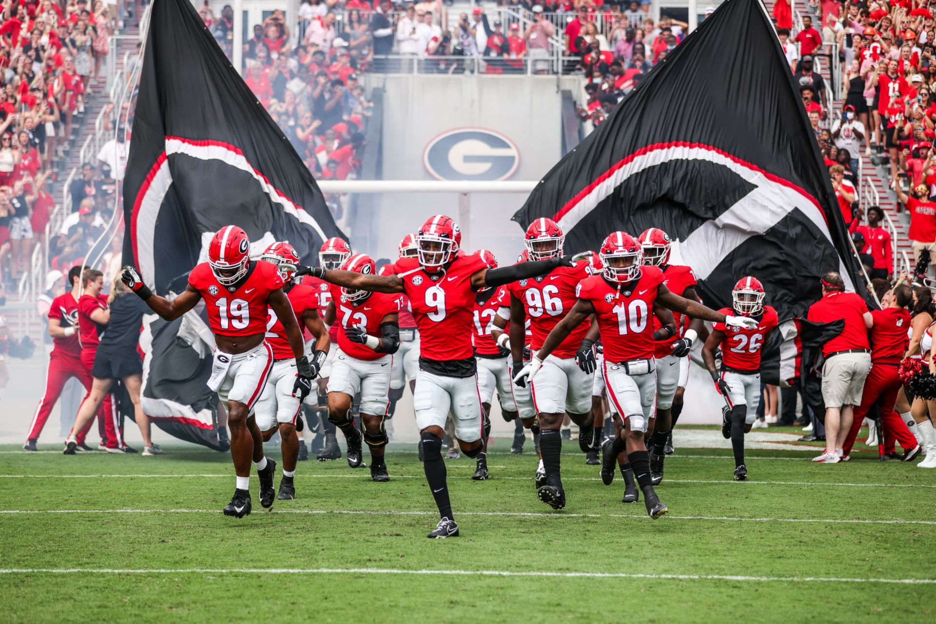 Georgia Bulldogs running on to the field