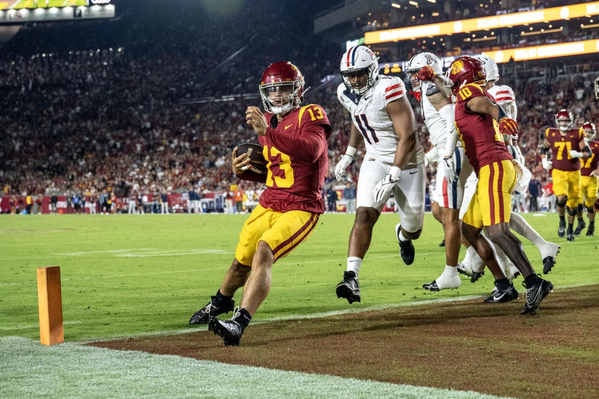 Caleb Williams running in for a 2-point conversion in victory over Arizona