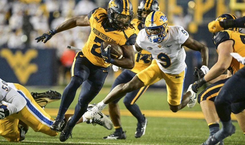 West Virginia RB cruising through Pitt defense in 17-6 victory.