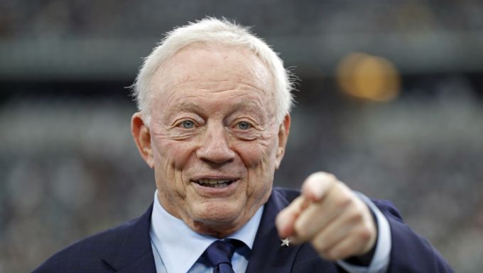 Jerry Jones pointing