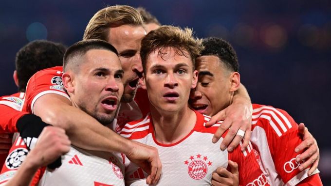 Bayern in a huddle