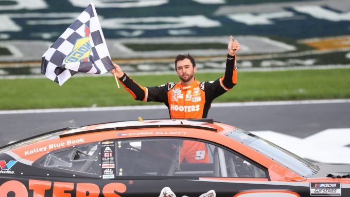 Chase Elliott in car