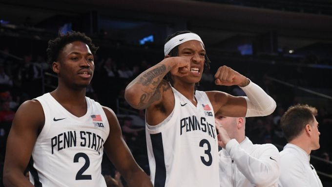 Penn State Players celebrating against Georgia Tech