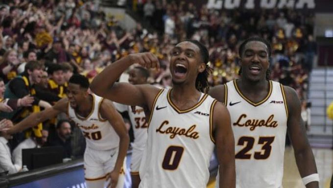 Loyola Chicago Rambles men's basketball celebrating