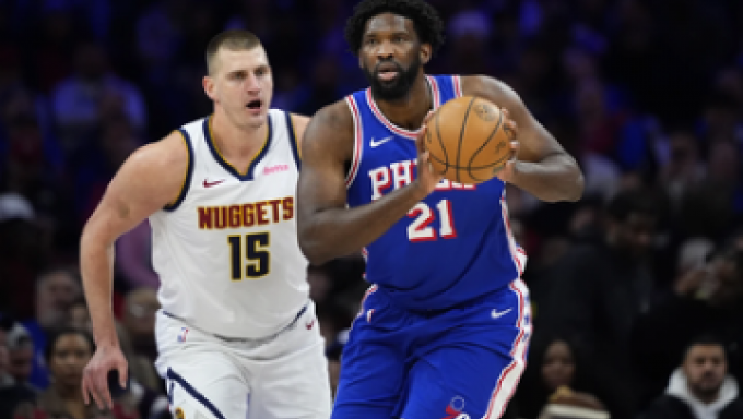 Jokic guarding Joel Embiid