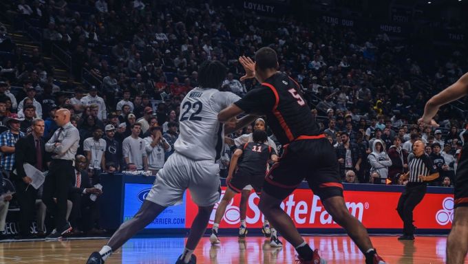 Qudus Wahab fighting in the paint