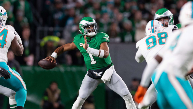 Jalen Hurts airing it out against the Miami Dolphins
