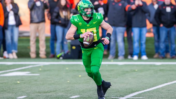 Bo Nix scrambling to his right