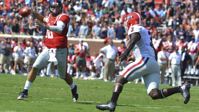 Jaxson Dart rolling out against Georgia in 2022