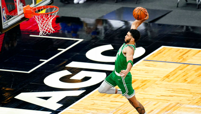 Jayson Tatum dunking