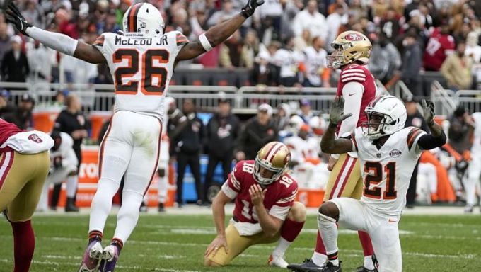 Browns Celebrate Missed FG