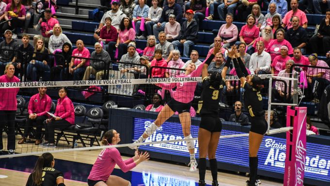 Jess Mruzik lining up for a kill against Purdue