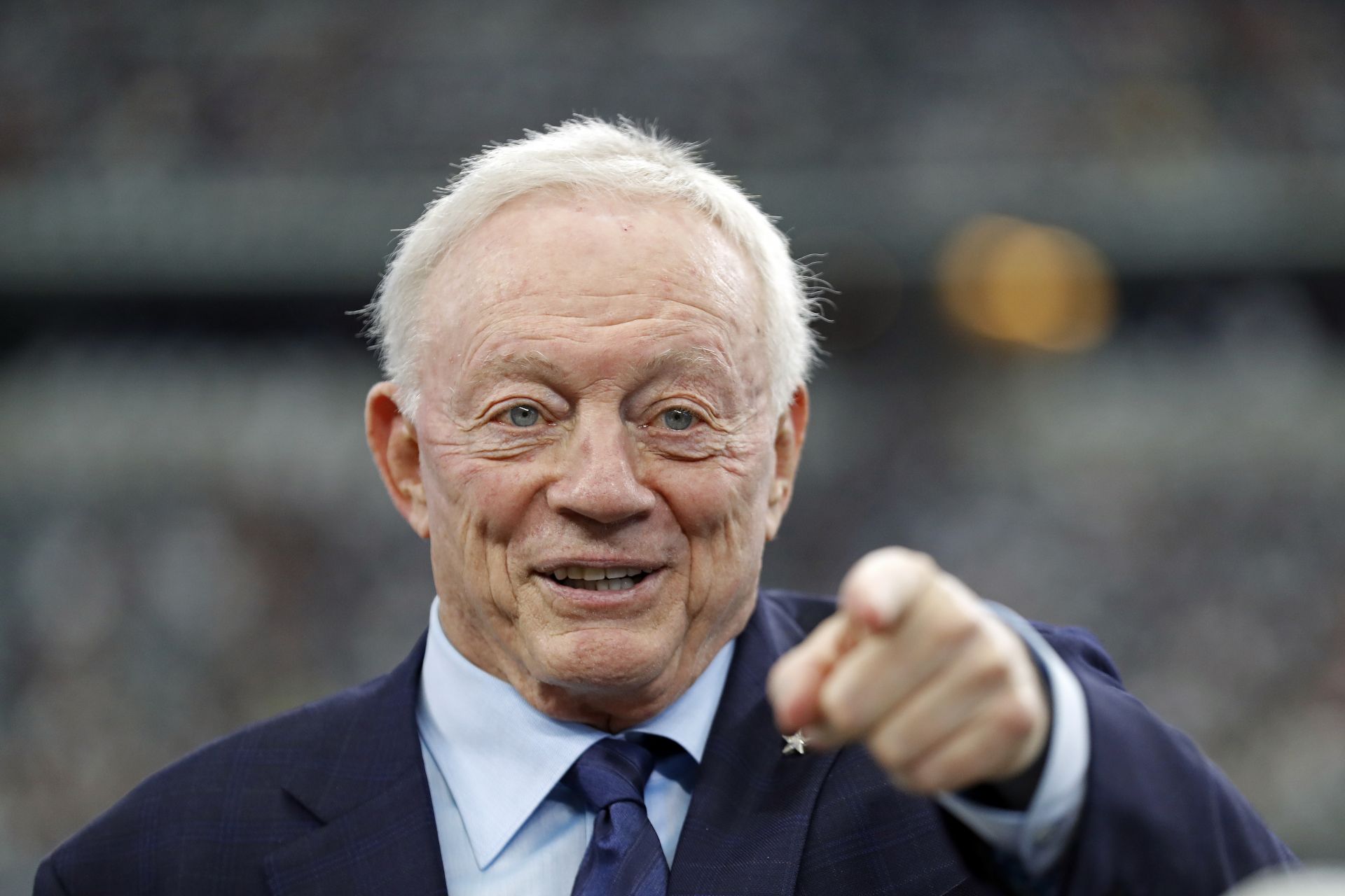 Jerry Jones pointing