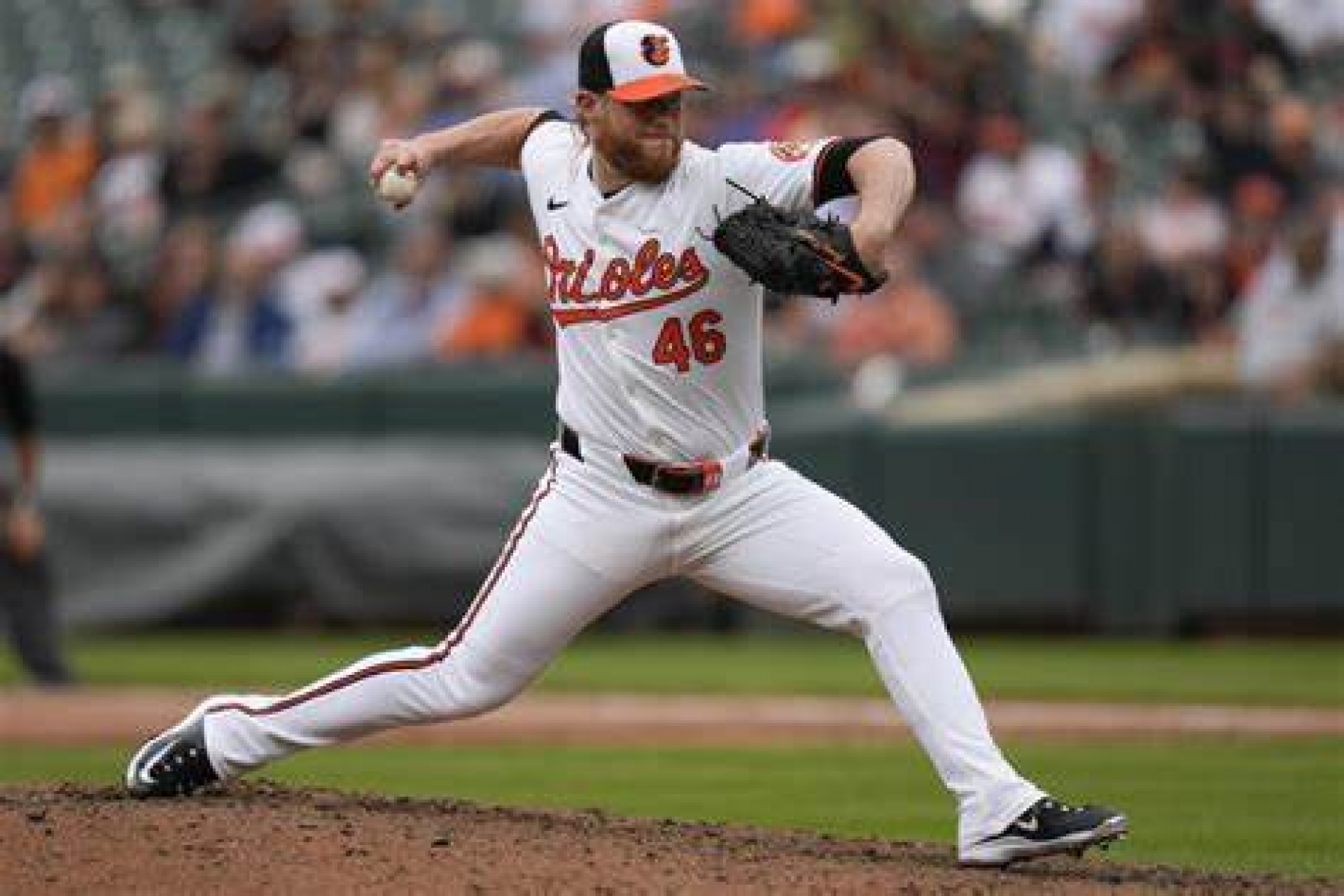 Kimbrel throwing pitch