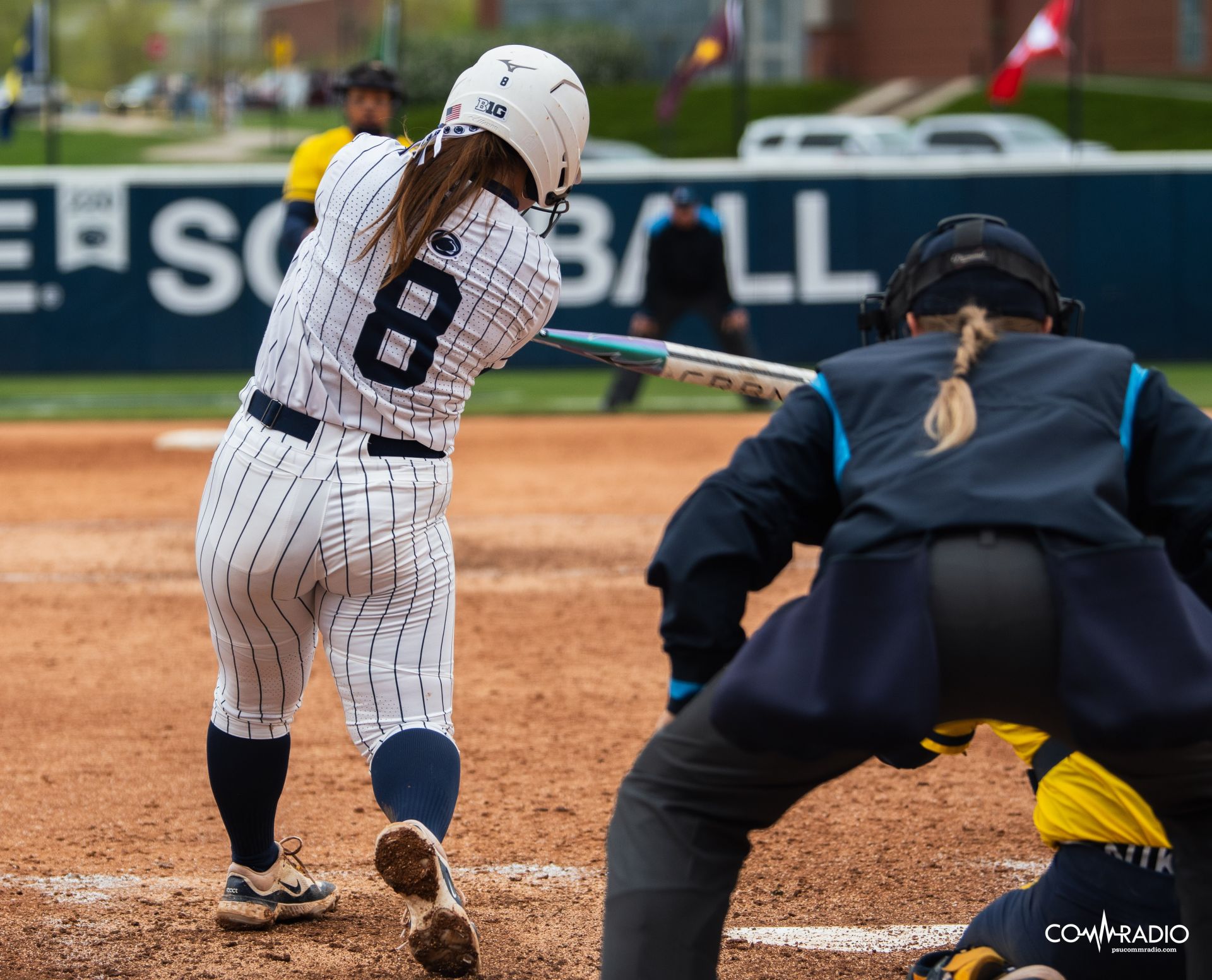 Brooke Klosowicz swinging at softball