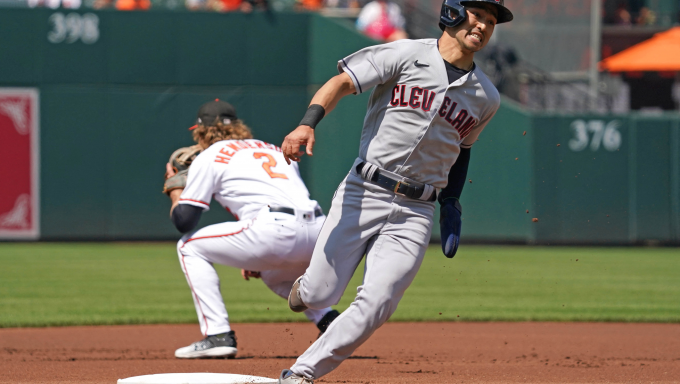Kwan rounding the bases