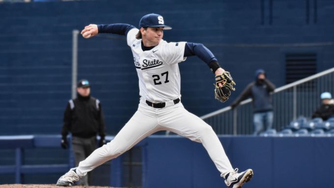 Mason Horwat pitching