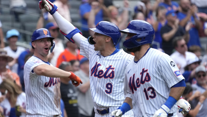 Nimmo celebrating with the Mets