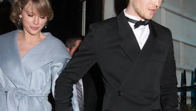 Photo of Taylor Swift and Joe Alwyn