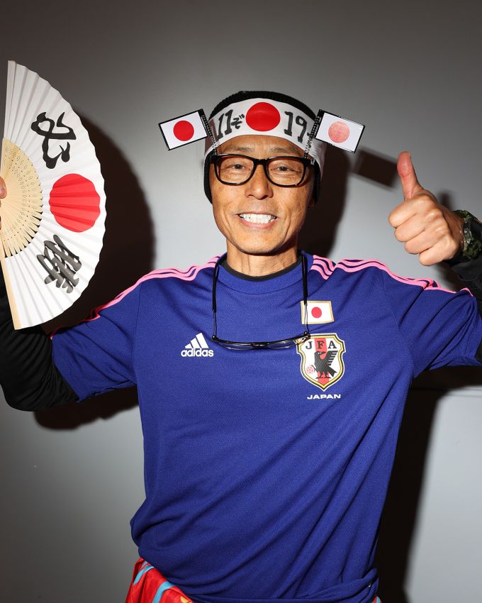 Japanese fan with thumbs up