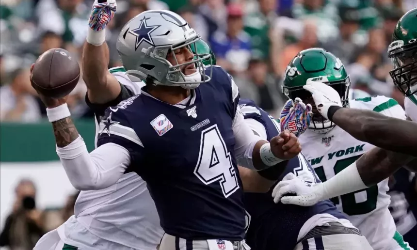 Dak Prescott throwing a pass against the New York Jets during the 2022 season