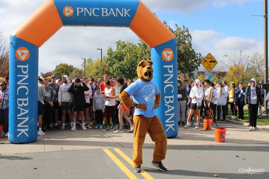 Photo of the Nittany Lion at the start of the THON 5K